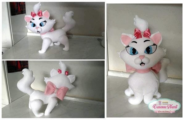 Linda gatita en fieltro con patrones