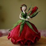 Muñeca Hada de las Flores en papel crepé