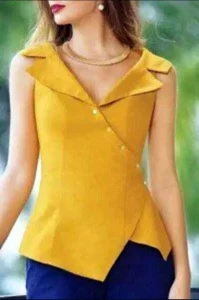 Blusa asimétrica con cuello color mostaza