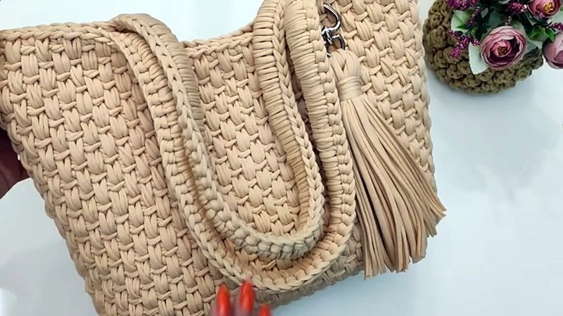 maduro en lugar Gángster Bolso a crochet fácil con trapillo - Patrones gratis