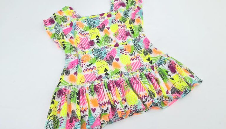 Vestido niña cuello cuadrado