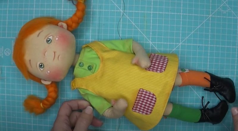 Muñeca de tela Pippi Calzaslargas