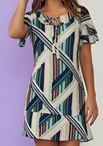 Vestido recto con manga y dobladillo de campana