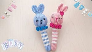 Sonajero amigurumi conejo