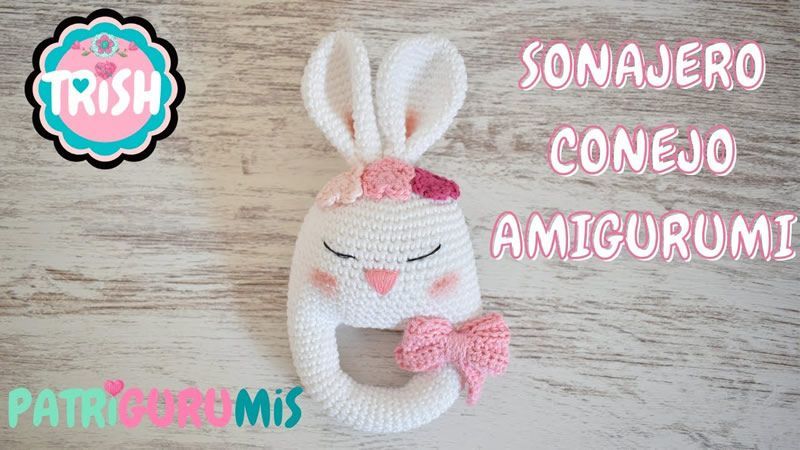 Sonajero conejo amigurumi
