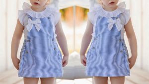 Falda con tirantes y blusa elegante para niña