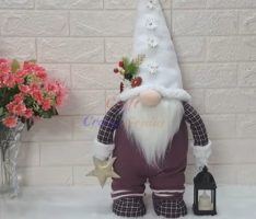 Gnomo navideño con una lata reciclada